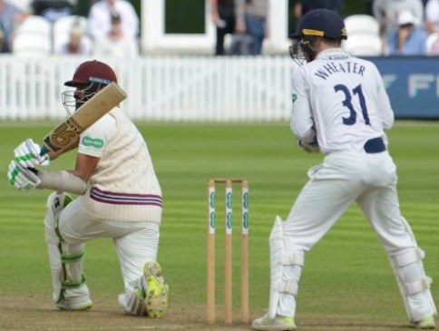 CC Essex (H) Aug 2018 Day 1 Azhar Ali sweeping