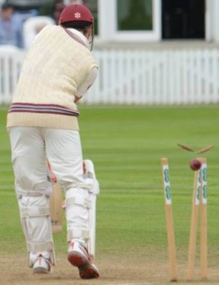 CC Essex (H) Aug 2018 Day 3 James Hildreth bld Peter Siddle Copyright Mike Williams