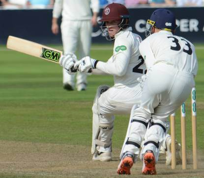 CC Lancs (H) Sept 2018 Day 2 Dom Bess wicketkeeper Dane Vilas Copyright Mike Williams