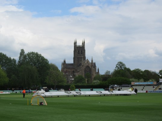 IMG_1265 RLODC QF 100519 Worcs v Som Worcs Cathedral during the interval